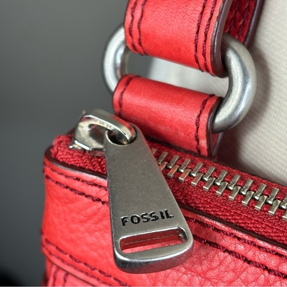 New Authentic Fossil Crossbody Tomato Color Leather Handbag Top Zip -Marlow Read - Picture 4 of 16